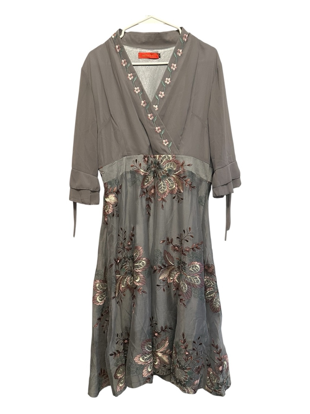 Vintage Y2K Era Chinese Grey & Floral Embroidered Midi Dress Size M/L *Label 3XL